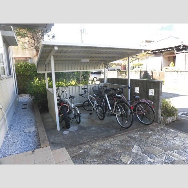 現地周辺 (駐輪場)