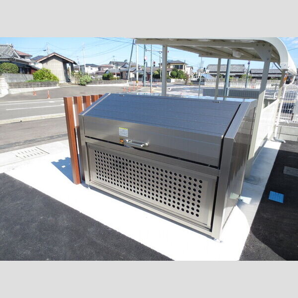 現地周辺 (ゴミ庫)