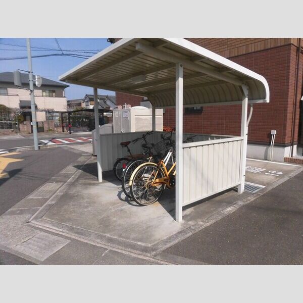 現地周辺 (駐輪場)