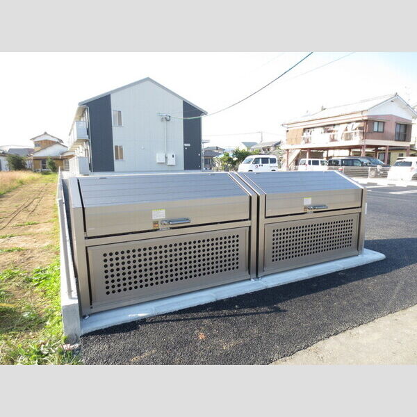 現地周辺 (ゴミ庫)