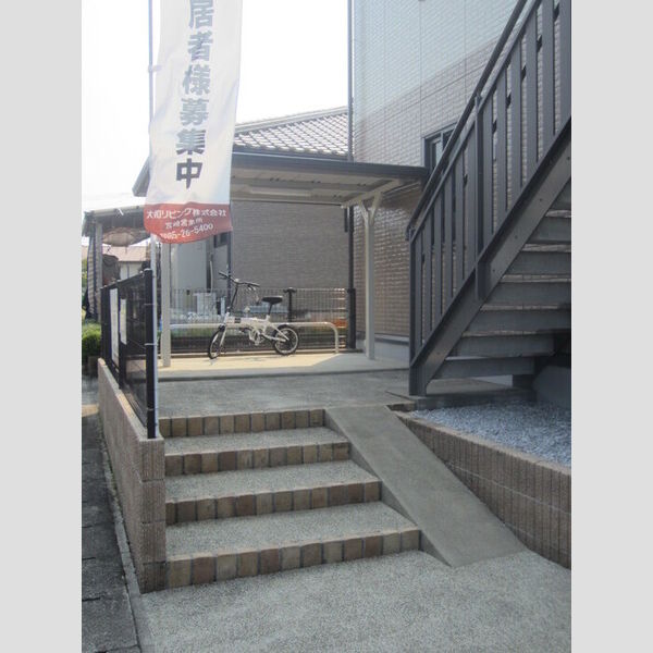 現地周辺 (駐輪場)