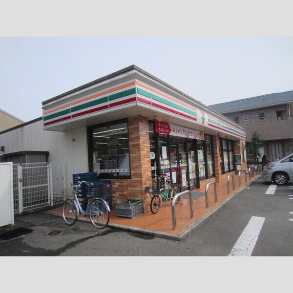 現地周辺 (セブンイレブン　宮崎総合体育館　544m)