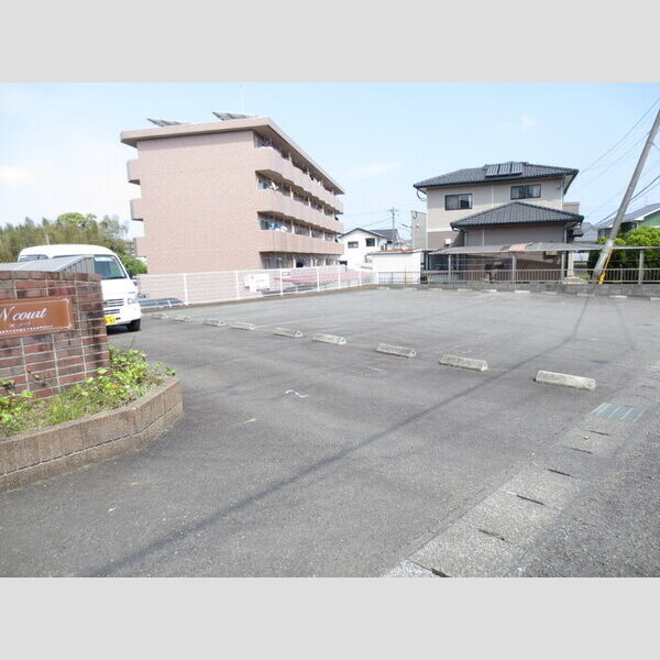駐車場 (駐車場)