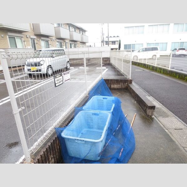 現地周辺 (ゴミ置き場)