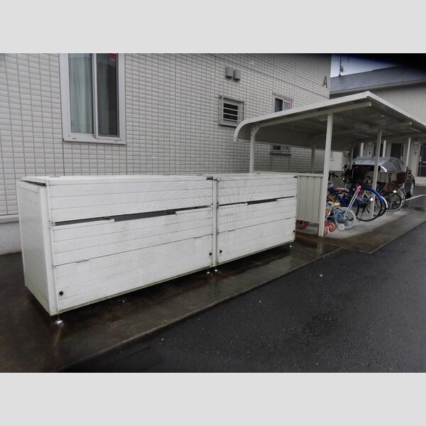 現地周辺 (ゴミ庫　駐輪場)