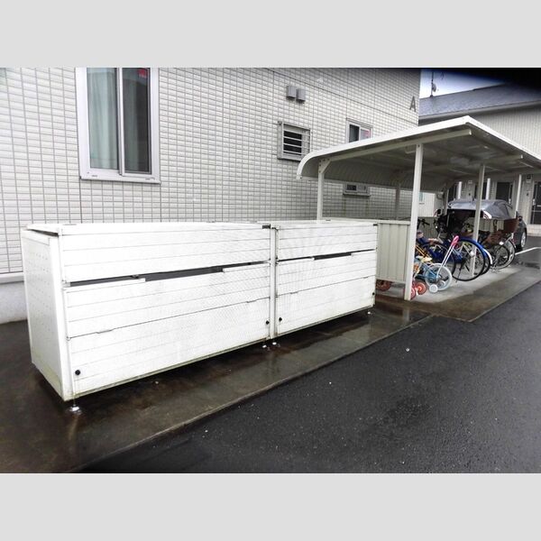 現地周辺 (ゴミ庫)