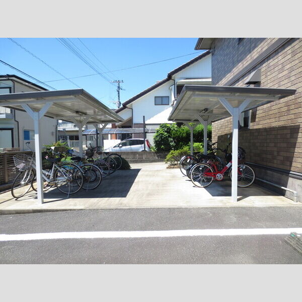 現地周辺 (駐輪場)