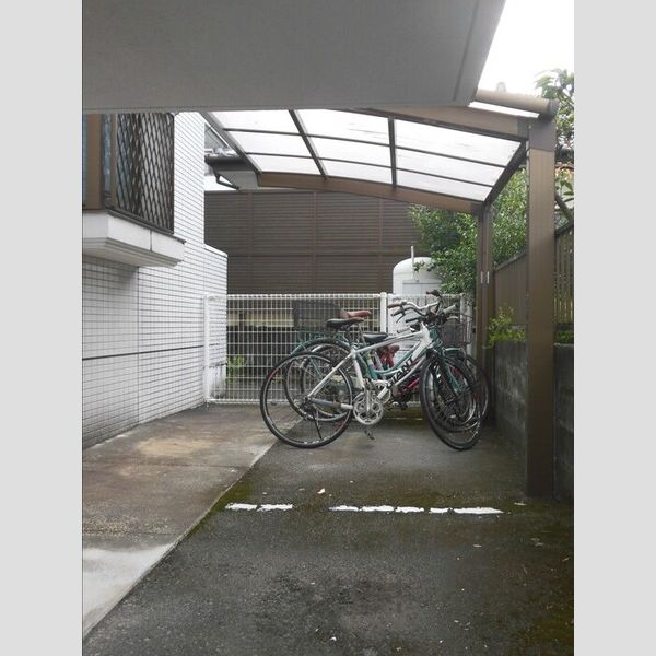 現地周辺 (駐輪場)
