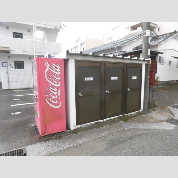 現地周辺 (ゴミ置き場)