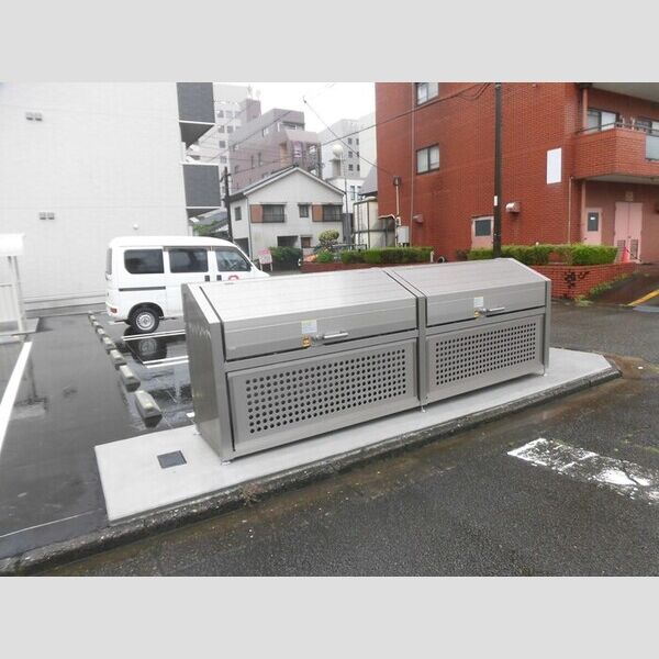 現地周辺 (ゴミ置き場)