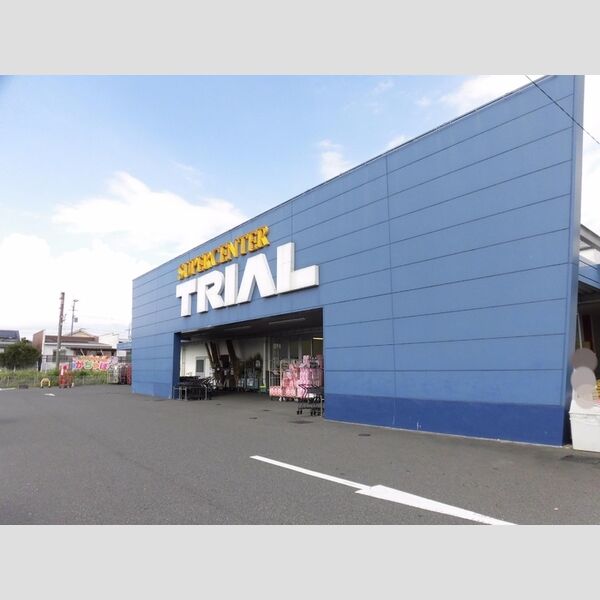 現地周辺 (TRIAL三股店　757m)