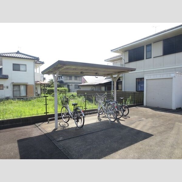 現地周辺 (駐輪場)