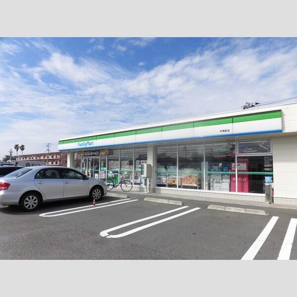 現地周辺 (ファミリーマート天神前店 610m)