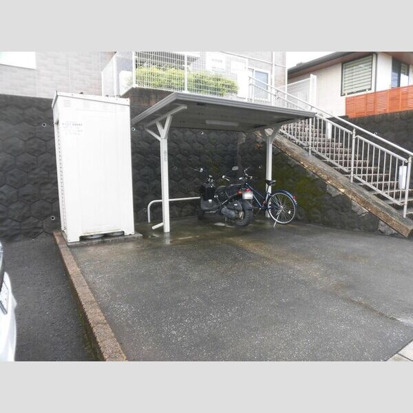 現地周辺 (駐輪場)