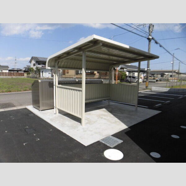 現地周辺 (駐輪場)