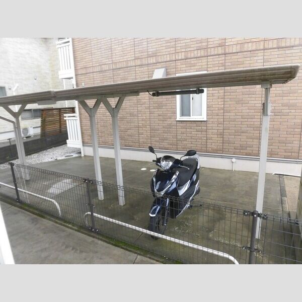 現地周辺 (駐輪場)