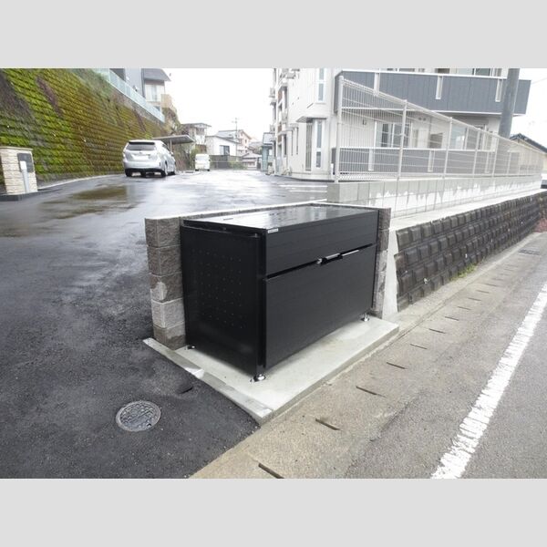 現地周辺 (ゴミ庫)