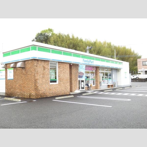 現地周辺 (ファミリーマート花山手店)