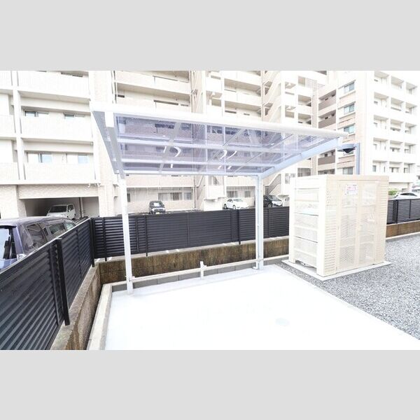 現地周辺 (駐輪場)