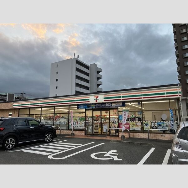 現地周辺 (セブンイレブン松橋1丁目店　310m)