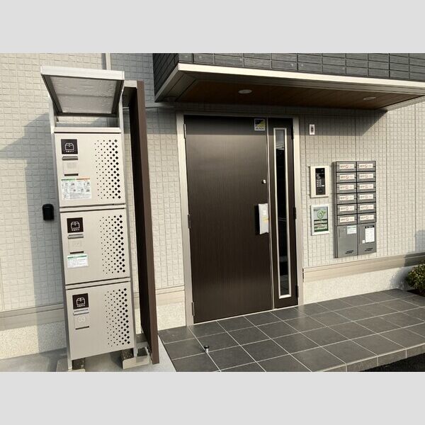 エントランス (集合ポスト　宅配ボックス)