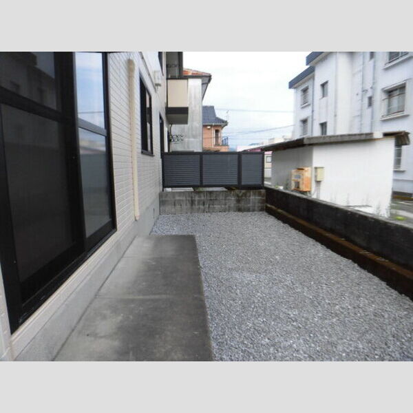 その他 (102　専用庭)
