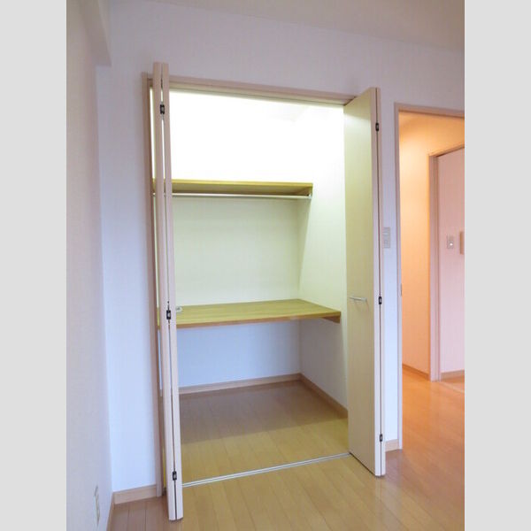 収納 (303　洋室クローゼット)