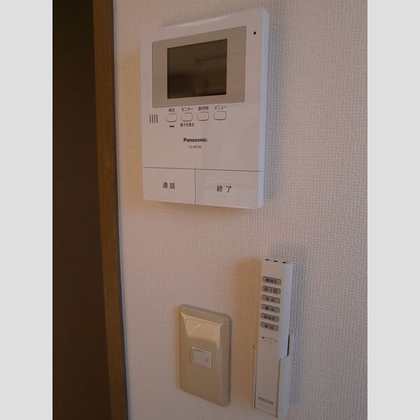 その他設備 (B101　TVインターホン　照明リモコン)