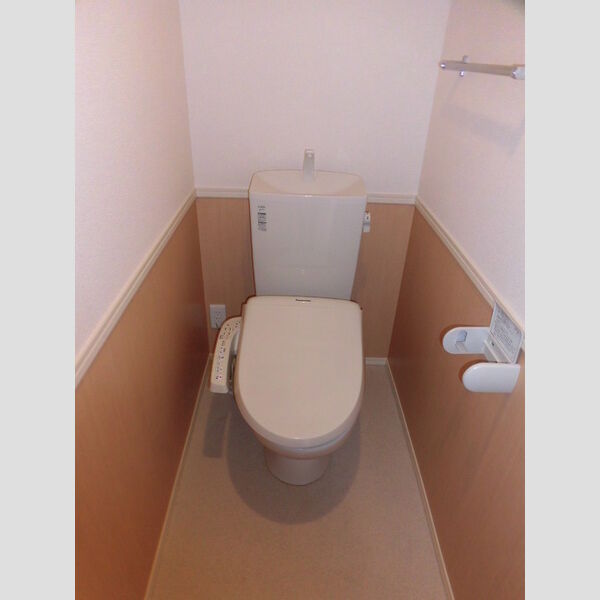 トイレ (B102　温水洗浄暖房便座)