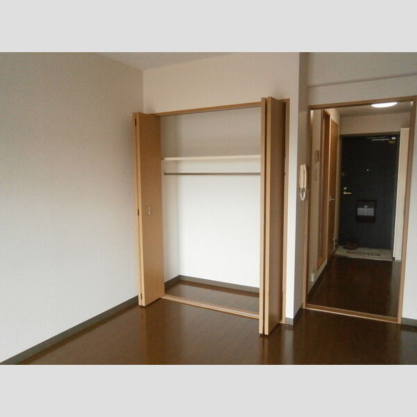 収納 (302 クローゼット)