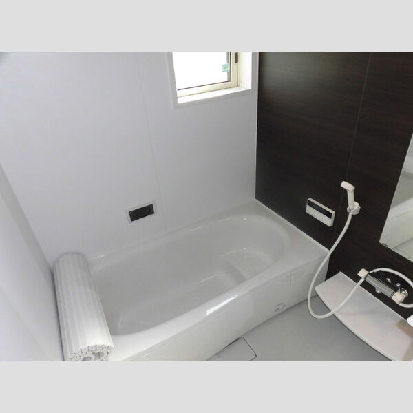 バス (B103　浴室)