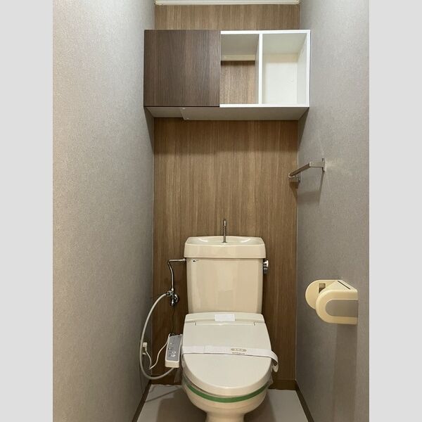 トイレ (E201　温水洗浄暖房便座トイレ)