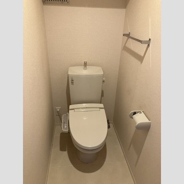 トイレ (202　温水洗浄暖房便座トイレ)