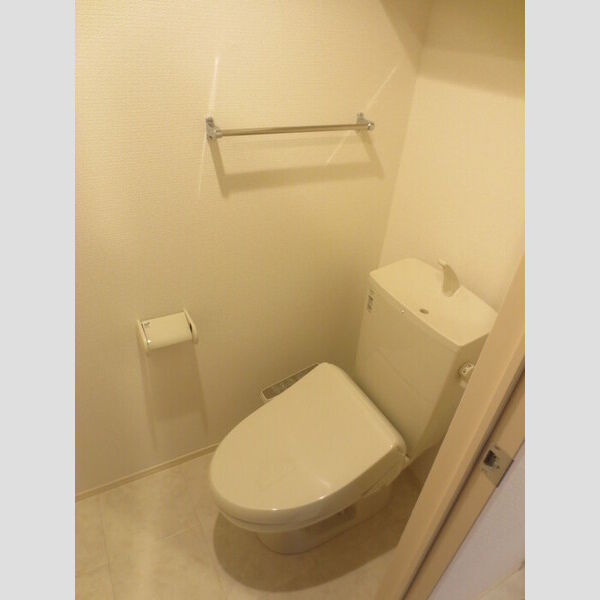 トイレ (B102　温水洗浄暖房便座トイレ)