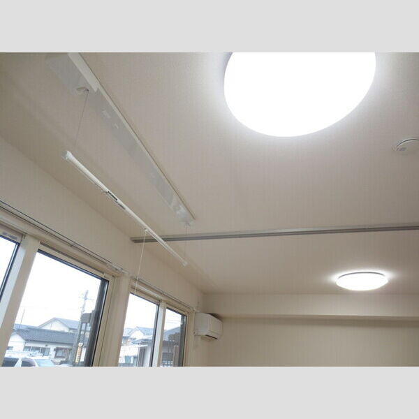 その他設備 (B102　室内物干し　エアコン　照明)