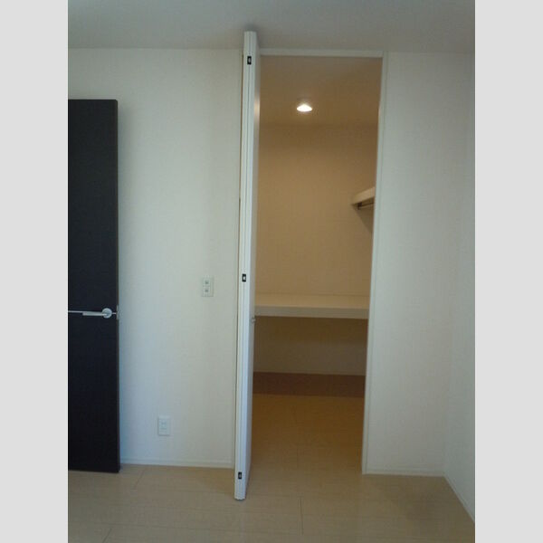 収納 (205 ウォークインクローゼット)