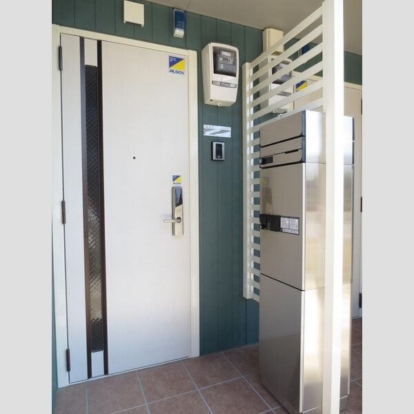 玄関 (201　宅配ボックス付きポスト)