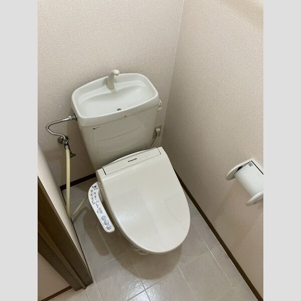 トイレ (B105　温水洗浄暖房便座トイレ)