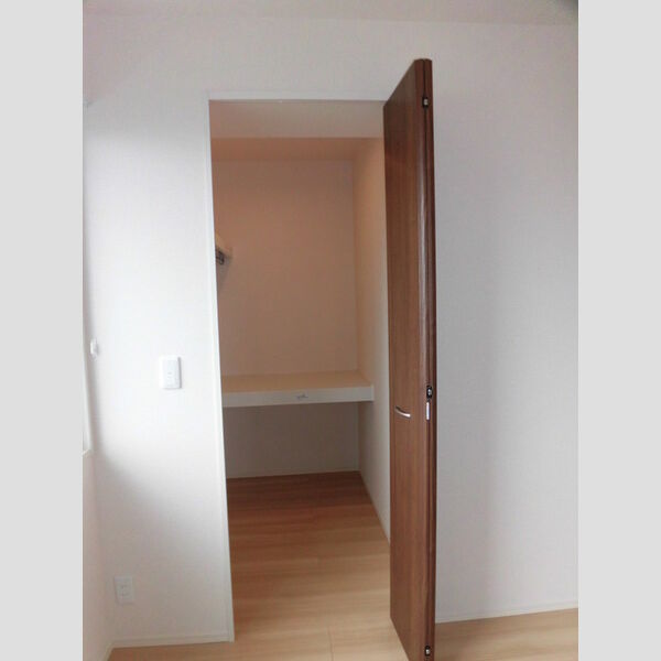 収納 (207ウォークインクローゼット)
