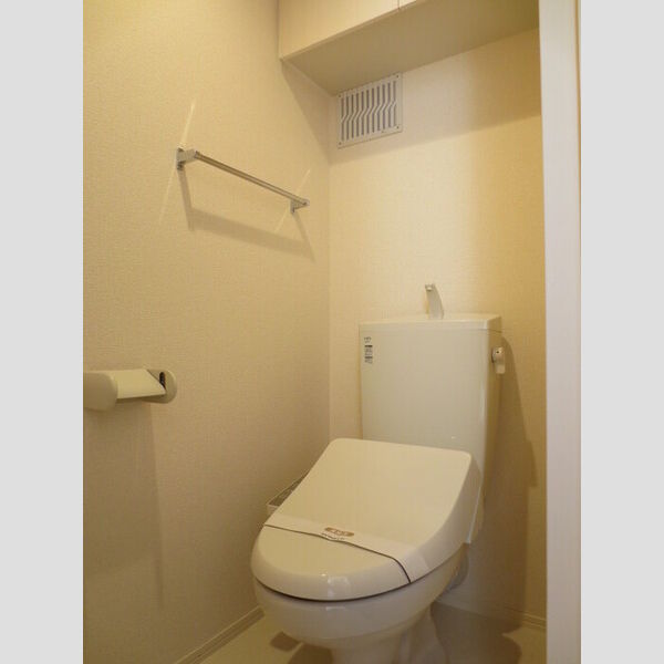 トイレ (B303　温水洗浄暖房便座トイレ)