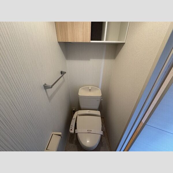 トイレ (101　温水洗浄暖房便座トイレ)