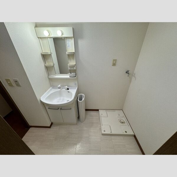 洗面所 (201　洗髪洗面化粧台　洗濯機置き場)