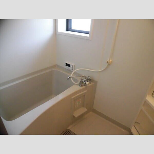 バス (201　浴室)