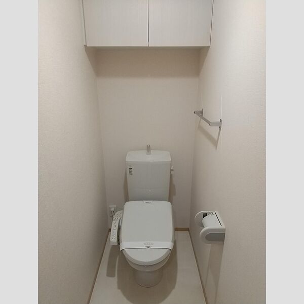 トイレ (202　温水洗浄暖房便座トイレ)