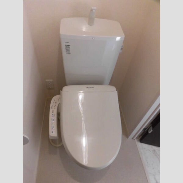 トイレ (101 温水洗浄暖房便座)