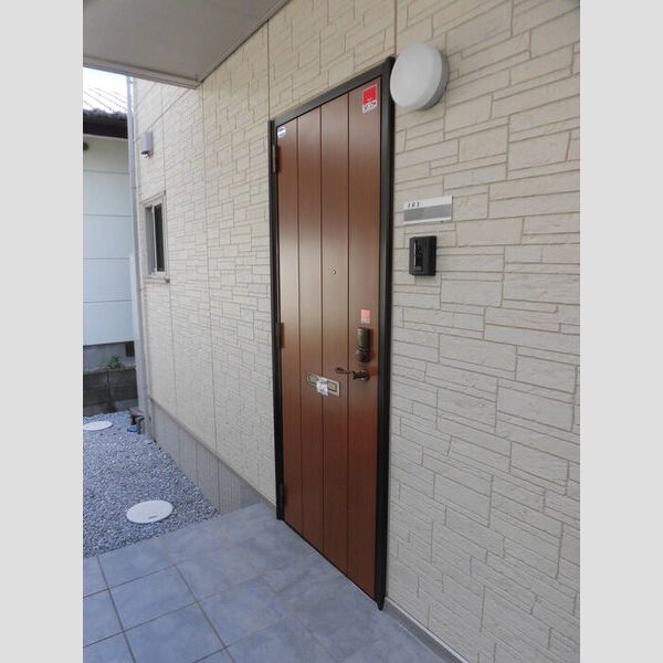 玄関 (101　ICカードキー付き玄関ドア)