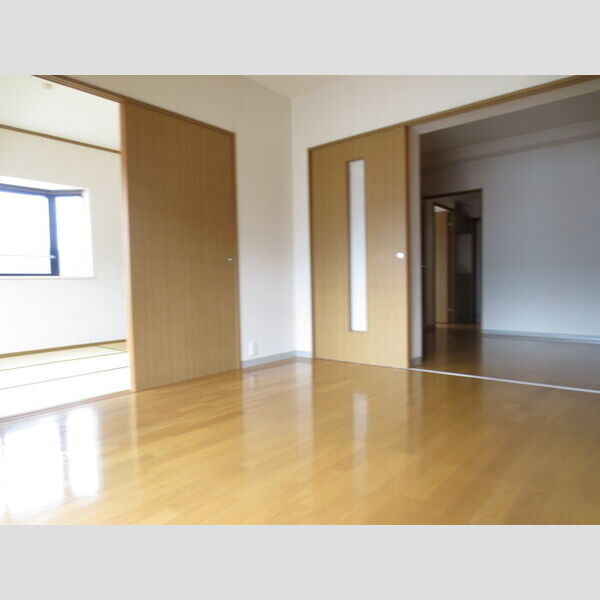 居室・リビング (205　洋室からDK)