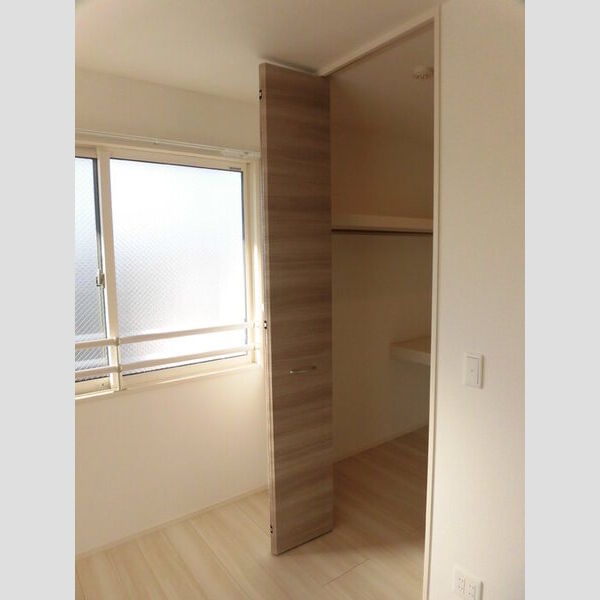 収納 (305 洋室ウォークインクローゼット)