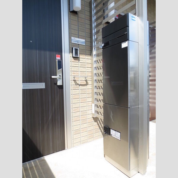 玄関 (101 宅配ボックス)