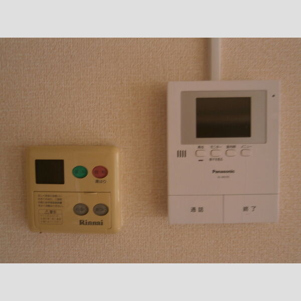 その他設備 (206　TVインターホン　給湯パネル)